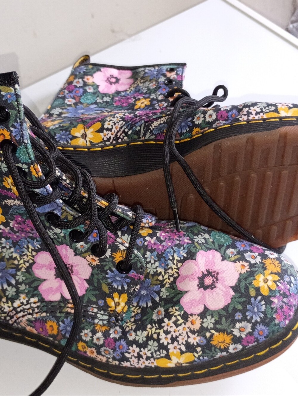 Dr. Martens Lace Up Boots Like New Floral Flowers 10